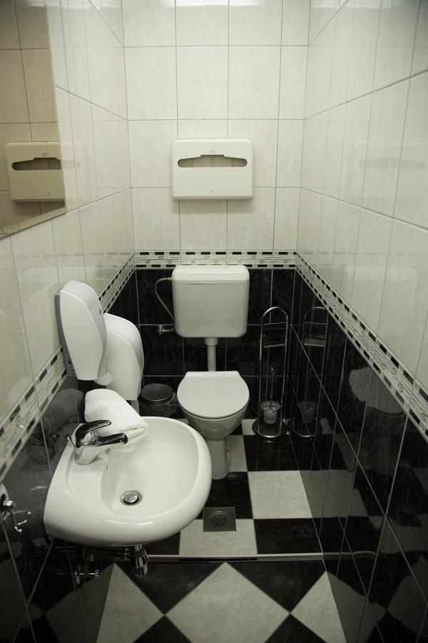 Hotel Babino Brdo Derventa Buitenkant foto