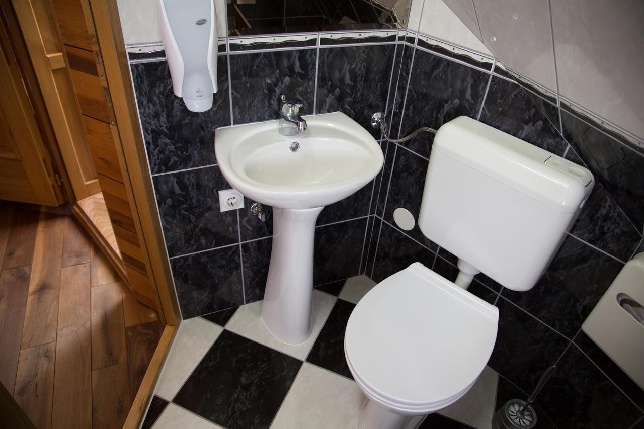 Hotel Babino Brdo Derventa Buitenkant foto